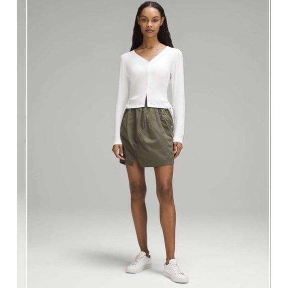 lululemon athletica Dresses & Skirts - Lululemon High-Rise Ruched‎ Mini Skirt Size XL Army Green